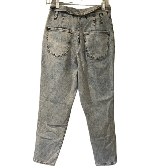 Express Tapered Ankle Super High Rise Jeans Light Wash, Size 6 28" Waist. - Picture 4 of 11